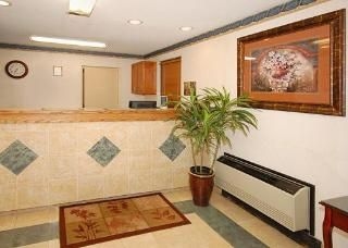 Econo Lodge West2