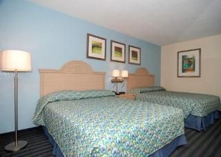 Rodeway Inn & Suites Airport / Cruise Port1