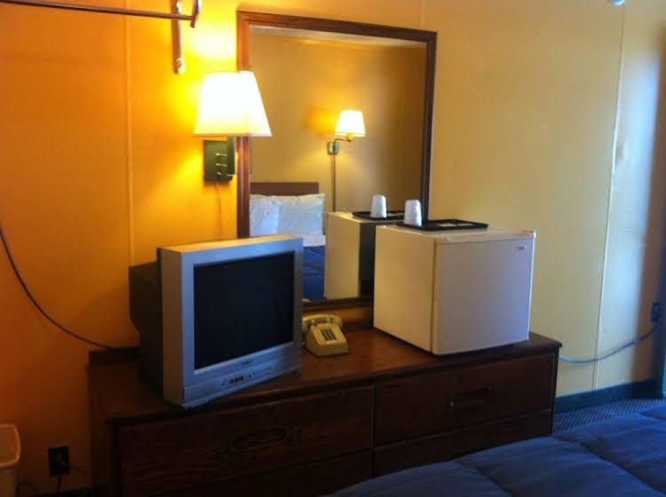 Green Crest Motel0