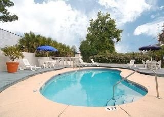 Econo Lodge West2