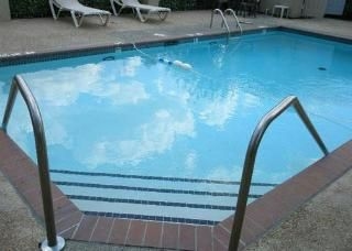 Comfort Inn & Suites2