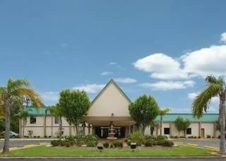Econo Lodge & Suites0