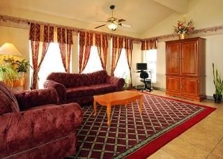 Econo Lodge3