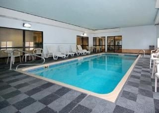 Comfort Inn & Suites2