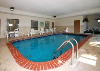 Comfort Inn & Suites2