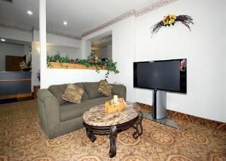 Comfort Inn & Suites3