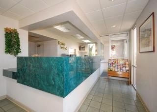 Econo Lodge3