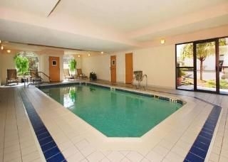 Comfort Inn & Suites2