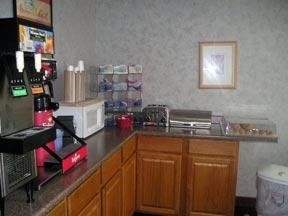 Econo Lodge3