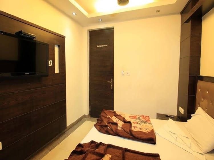 Hotel Chander Palace0