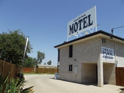 เอเมอรัลด์ พาร์ค โมเต็ล (Emerald Park Motel)0