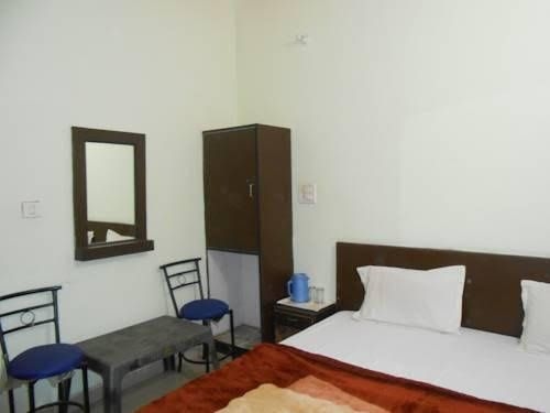 Hotel Jyoti Villa0