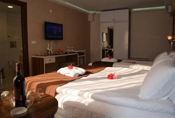 Hotel Perama0