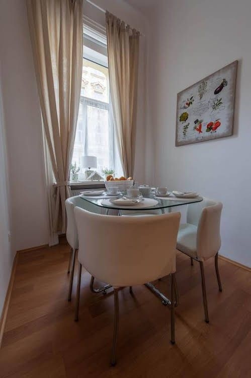 Beautiful Home - Riverside Apartment0