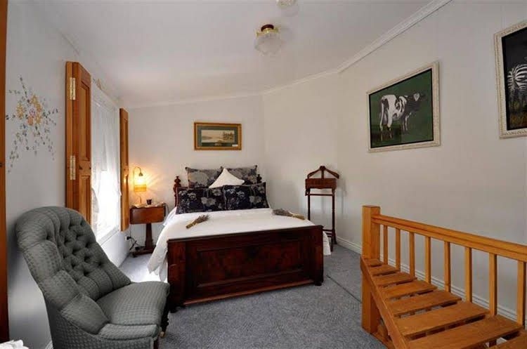 Atrium Apartment Bed & Breakfast1