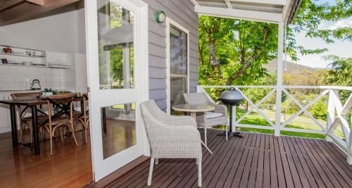 Abbys Cottages Bright0