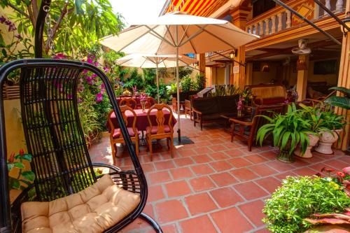 #10 Lakeside Guesthouse0