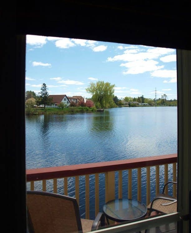 Riverside Motel0