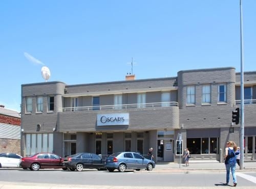 Oscars Hotel and Cafe Bar1