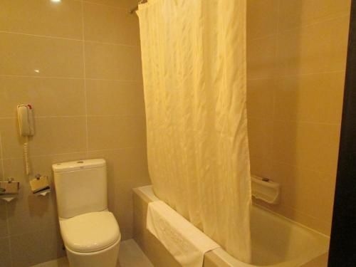 โรงแรมรอยัลควีนส์ (Hotel Royal Queens)4