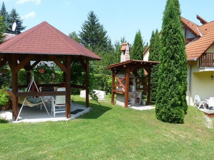 Marika Apartmanhaz0