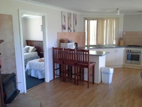 Cosy Corner Chalets4