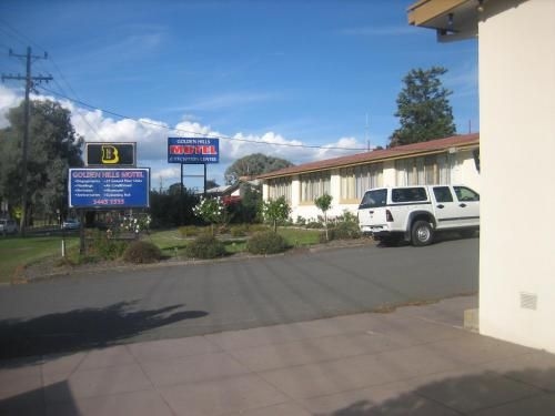 Golden Hills Motel1