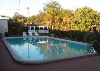 Econo Lodge2