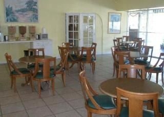 Econo Lodge4