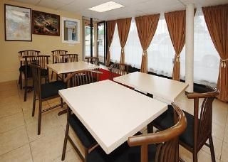 โร้ดเวย์ อินน์ แอนด์ สวีท (Rodeway Inn & Suites)0