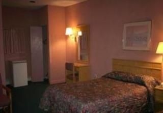 Econo Lodge Near West Point1