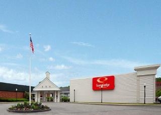 Econo Lodge Inn & Suites0