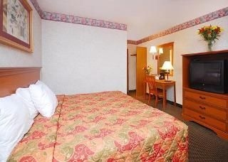 Econo Lodge Inn & Suites2