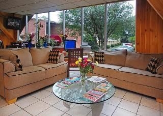 Econo Lodge Inn & Suites4