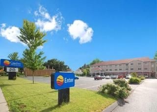 Comfort Inn & Suites1