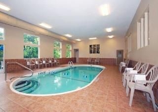 Comfort Inn & Suites3
