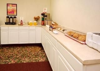 Econo Lodge Near Stewart International Airport3