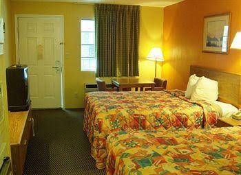 Lakeside Inn0