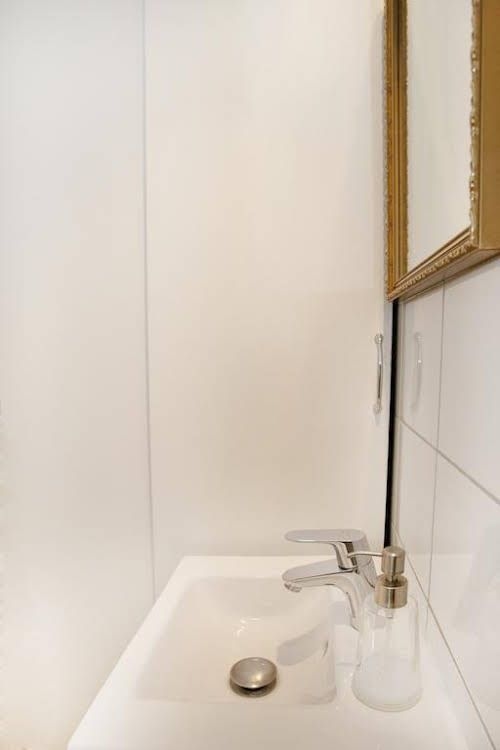 Alexandra Apartment0