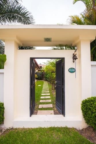 Volnay Villa by Jetta1