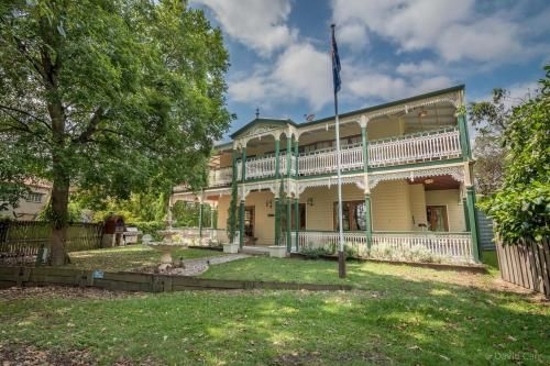 Grove Manor0