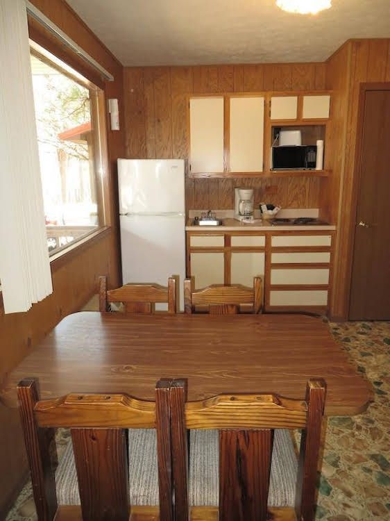 Cardinal Hill Cottages0