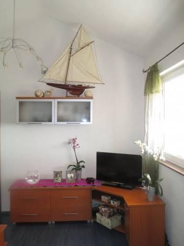 Apartment Like Home0