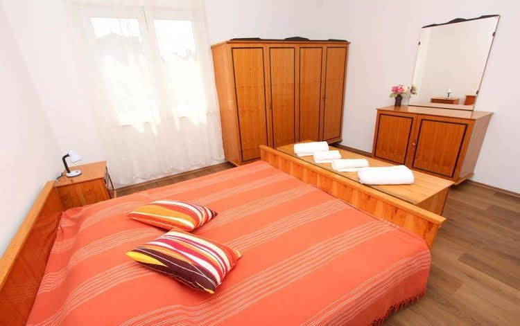 Apartment Dina0