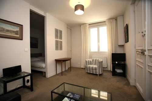 One Bedroom Apartment - rue des Martyrs (314)0