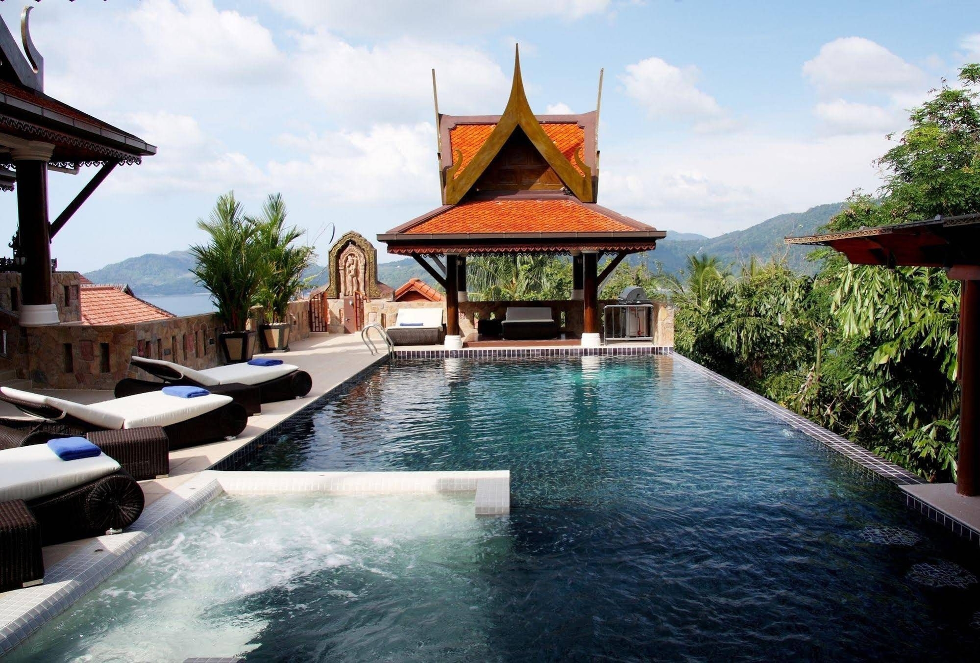 เรือนไทยวิลล่า (Reuan Thai Villa)1
