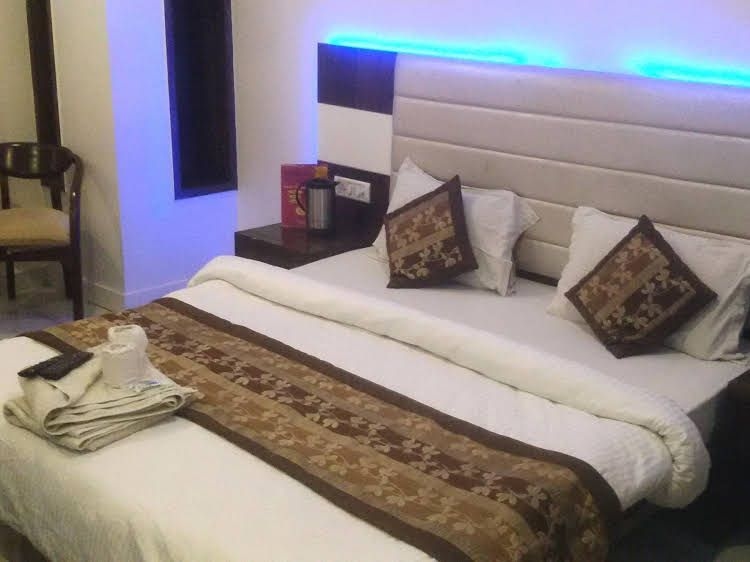 โรงแรมแซฟฟรอน อินน์ (Hotel Saffron Inn)0