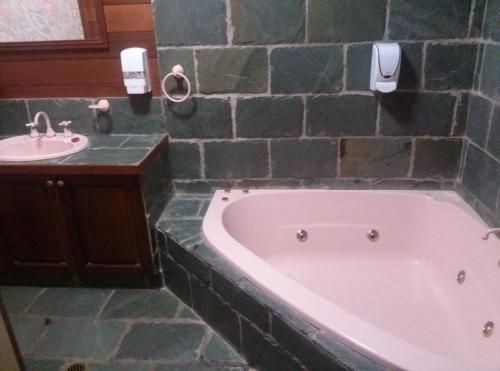 Maleny Hotel4