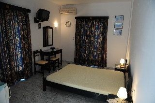 Anna Zisimos rooms1