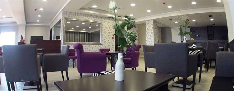 Hotel Thea0